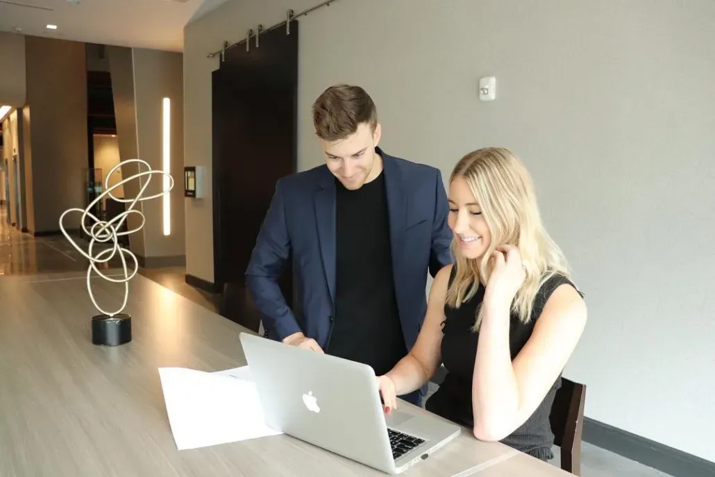 How to become a consultant.